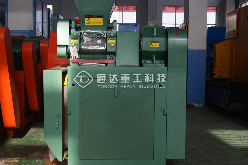 新型對輥擠壓造粒機.jpg